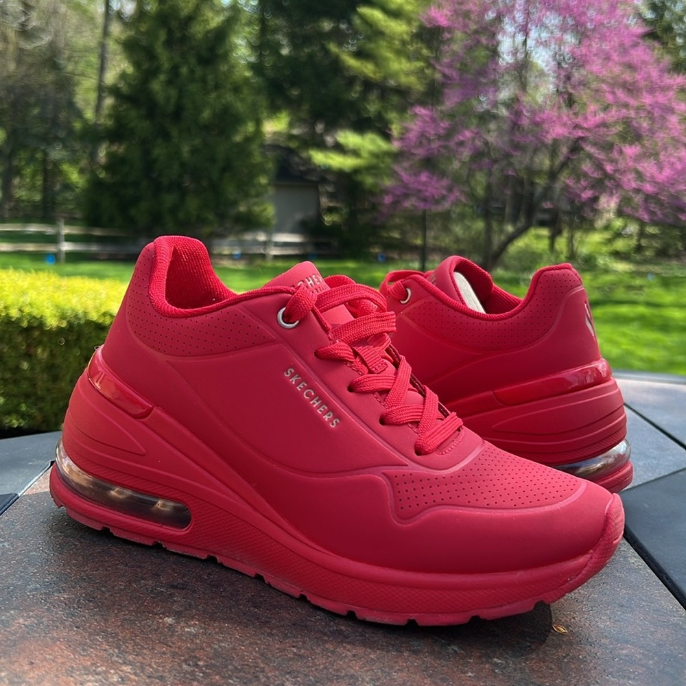 SKECHERS AIR-COOLED MEMORY FOAM